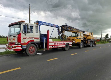 Dừng xe trên cao tốc, nguy hiểm chết người bạn cần chú ý