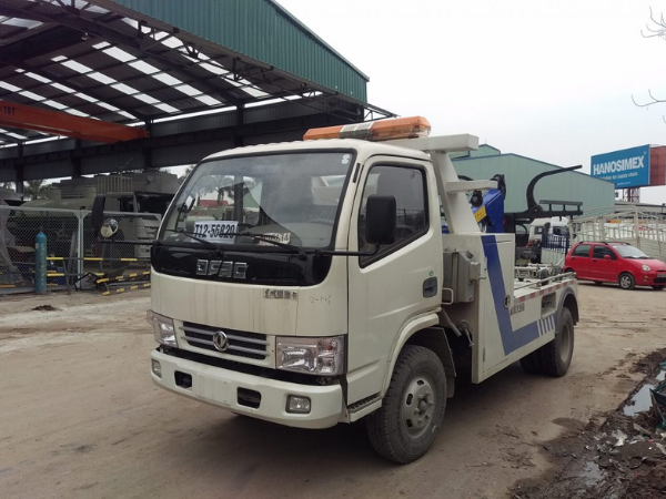 Xe móc cứu hộ giao thông quận 12