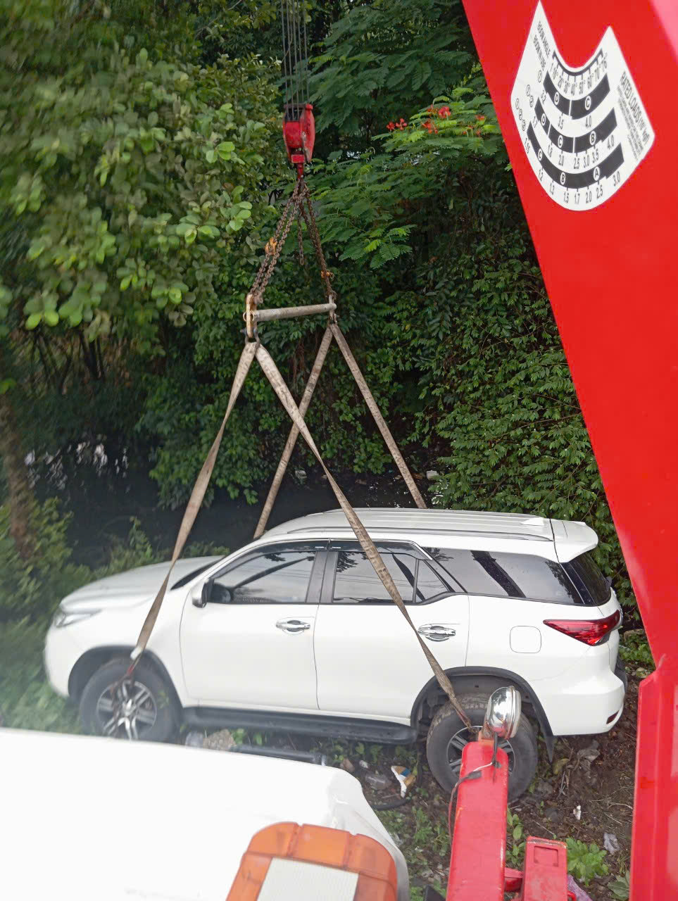 cuu-ho-lop-xe-tai-ben-luc