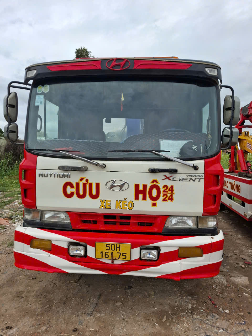 cuu-ho-xe-khan-cap-o-duc-hoa