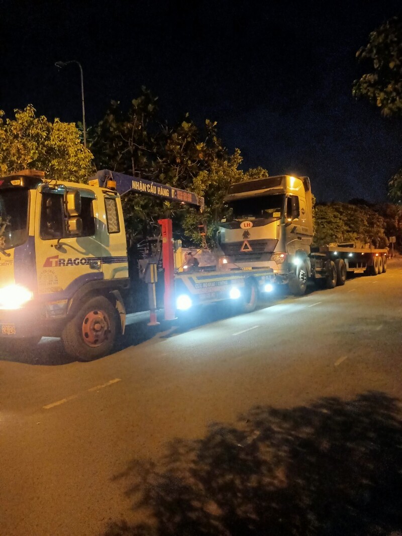cứu hộ giao thông đêm Bình Tân